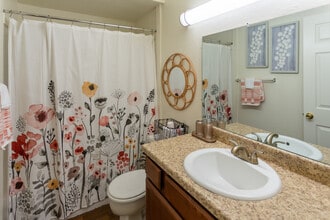 Council Place Apartments in Oklahoma City, OK - Building Photo - Interior Photo