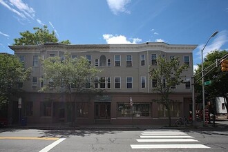 368 Broadway, Unit 2 in Cambridge, MA - Foto de edificio - Building Photo