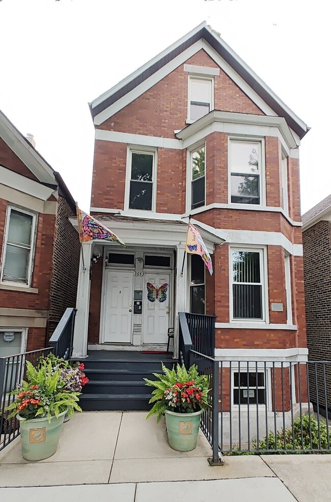 property at 3643 S Hermitage Ave