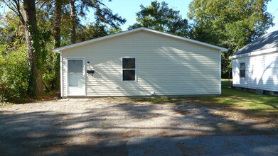 525 Madrin St in Elizabeth City, NC - Foto de edificio - Building Photo