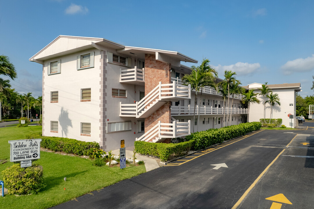 Golden Isle Condos in Hallandale Beach, FL - Building Photo