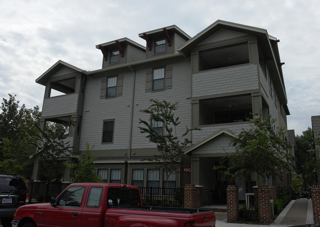 Stratford Court in Gainesville, FL - Foto de edificio - Building Photo