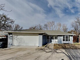 2141 Province Ln in Dallas, TX - Building Photo