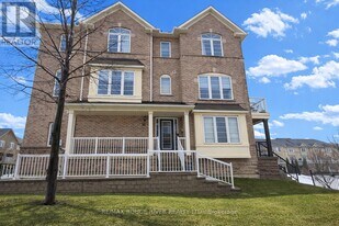 16 Lawrencetown St in Ajax, ON - Building Photo