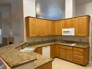 11100 Vista De Cally Dr in Bakersfield, CA - Building Photo - Building Photo