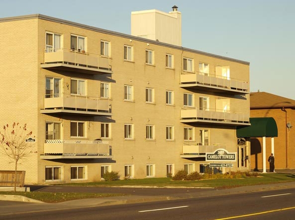 Camelot Towers in Thunder Bay, ON - Building Photo