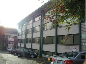 The Campus Apartments in Seattle, WA - Building Photo - Building Photo