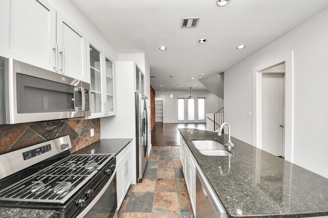 property at 2911 Chartres St