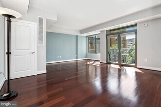 2425 L St NW in Washington, DC - Building Photo - Building Photo