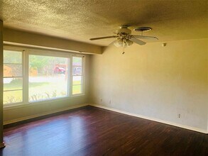 7308 Ravehill Ln in Dallas, TX - Building Photo - Building Photo