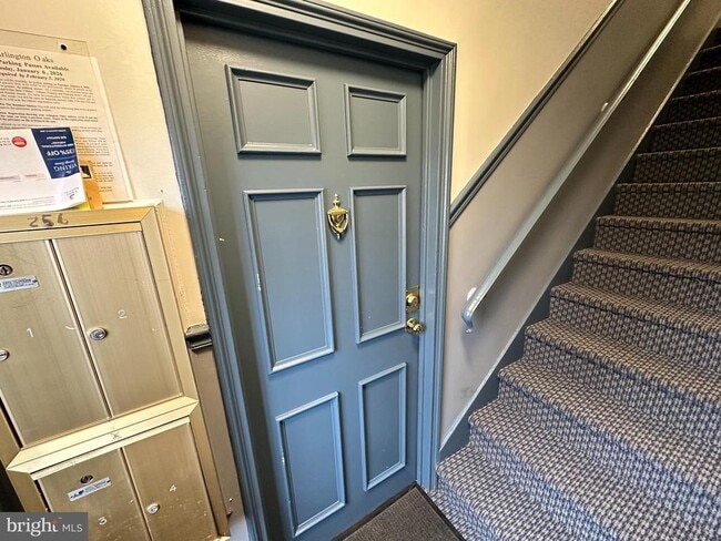 256 N Thomas St in Arlington, VA - Building Photo - Building Photo