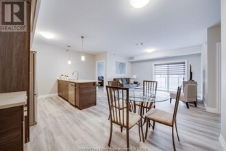 728 Brownstone Dr in Lakeshore, ON - Building Photo - Building Photo
