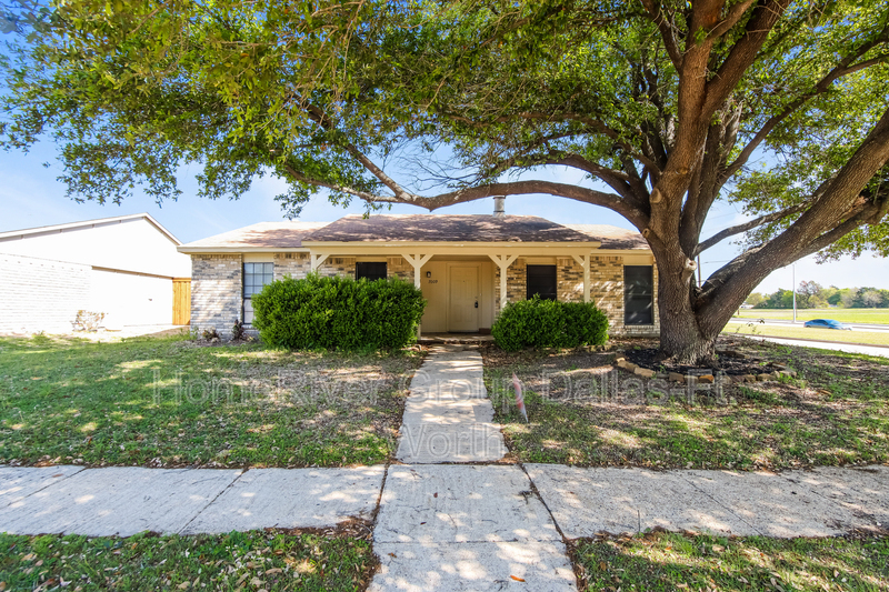 7009 Emory Oak Ln in Dallas, TX - Building Photo