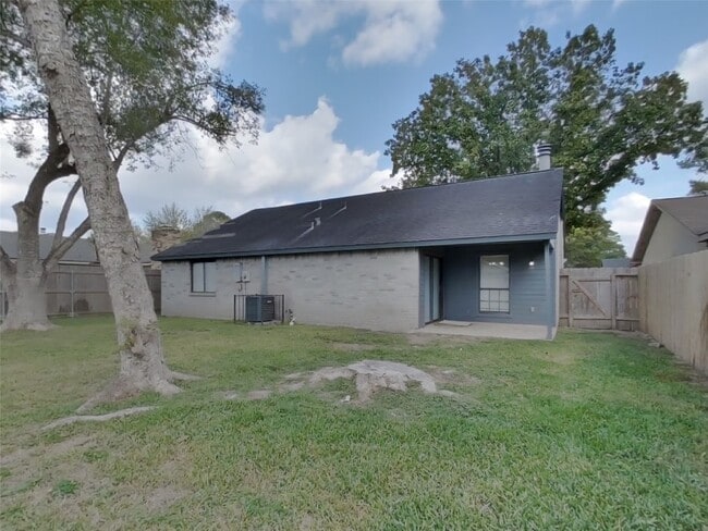 property at 2806 Quail Run Dr