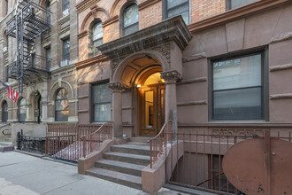 411 E 90th St in New York, NY - Building Photo - Building Photo