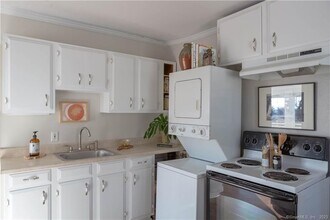 113 Tunxis Hill Rd-Unit -3rd Floor in Fairfield, CT - Building Photo - Building Photo