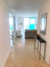 2101 BRICKELL, Unit 2210 in Miami, FL - Foto de edificio - Building Photo