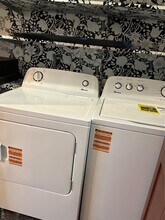 125 W Hoffman Ave in Lindenhurst, NY - Building Photo - Building Photo