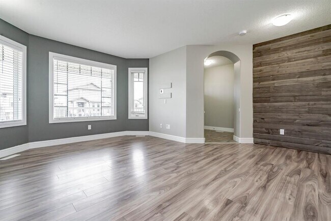 8610-8102 102 B Ave in Grande Prairie, AB - Building Photo - Building Photo