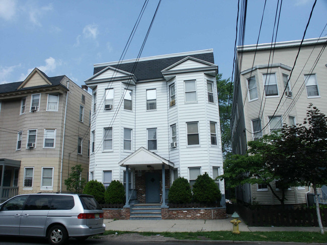 44 Charles St in Bloomfield, NJ - Building Photo - Building Photo