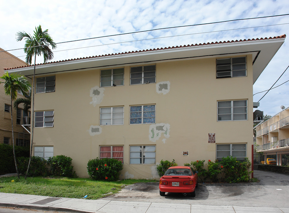 954 SW 4th St in Miami, FL - Building Photo