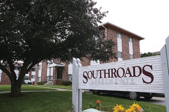 Southroads Apartments in Bellevue, NE - Foto de edificio - Building Photo