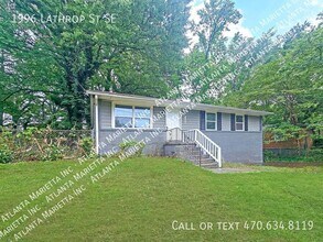 1996 Lathrop St SE in Atlanta, GA - Building Photo - Building Photo