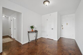 10 Huron Ave in Jersey City, NJ - Building Photo - Building Photo