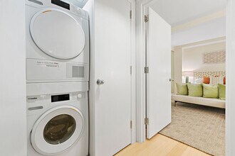 160 Central Park S in New York, NY - Building Photo - Building Photo