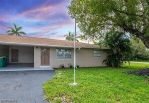 4004 12th St N in Naples, FL - Building Photo