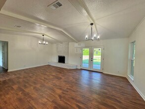 5817 Wilshire Dr in Texarkana, TX - Building Photo - Building Photo