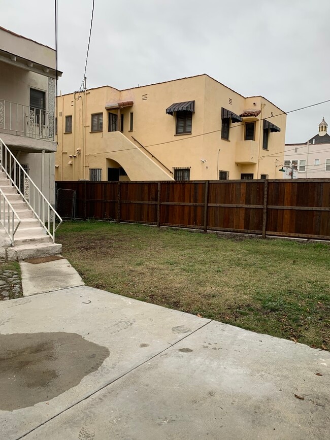 824 1/2 S Curson Ave, Unit 824 1-2 in Los Angeles, CA - Building Photo - Building Photo