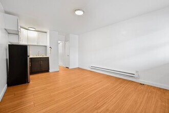 2020 Woodlynne Ave in Oaklyn, NJ - Building Photo - Building Photo