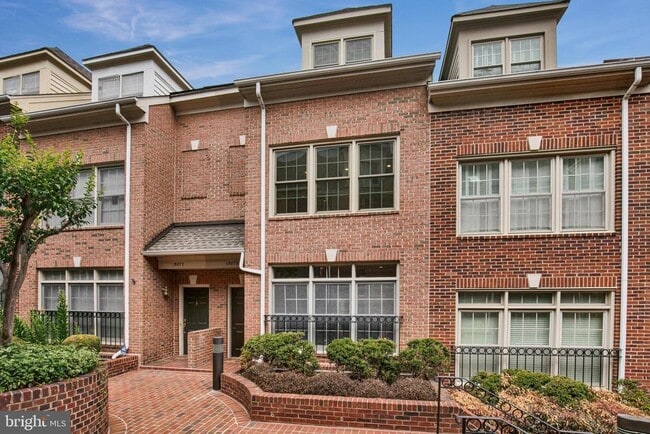 property at 1507 N Colonial Terrace