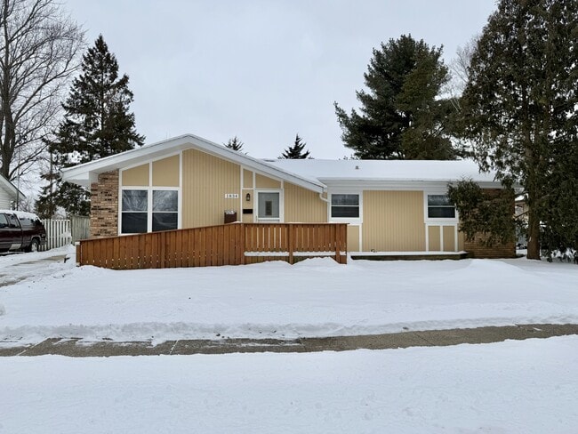 property at 1834 S Crosby Ave