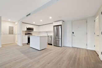 1504 Bay Rd in Miami Beach, FL - Building Photo - Building Photo