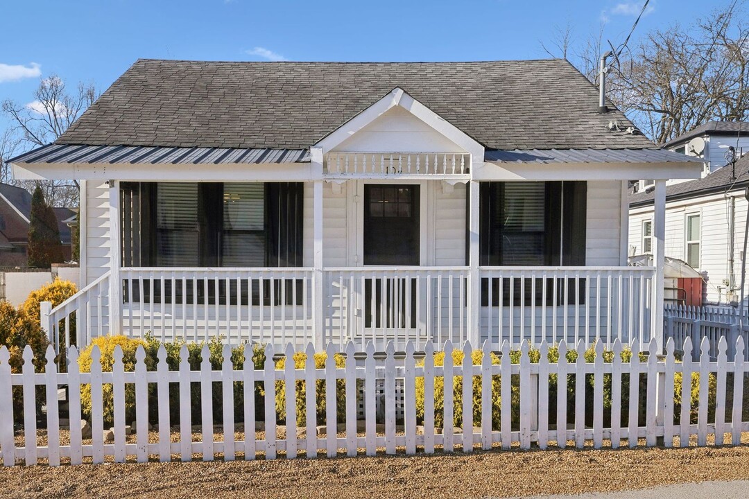 1104 Park St in Franklin, TN - Building Photo