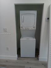 16002 NW 38th Pl in Miami Gardens, FL - Building Photo - Building Photo