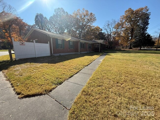 6124 Williams Rd in Charlotte, NC - Building Photo - Building Photo