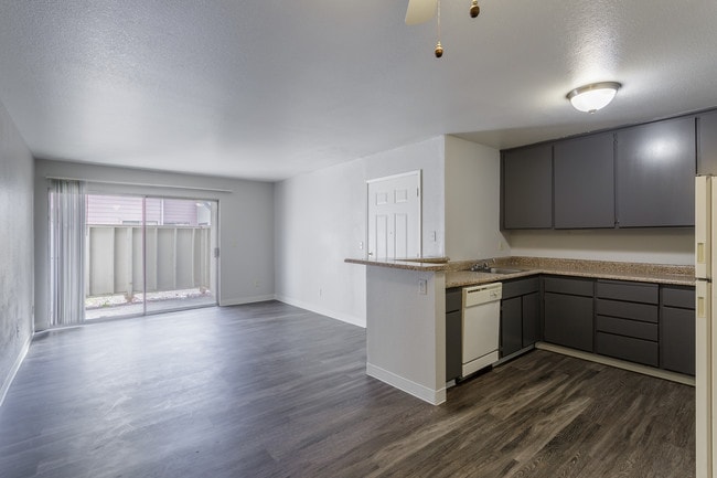 Carmel Pointe in Sacramento, CA - Foto de edificio - Interior Photo
