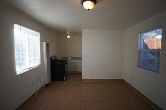 430 Crawford St in Bakersfield, CA - Building Photo - Building Photo