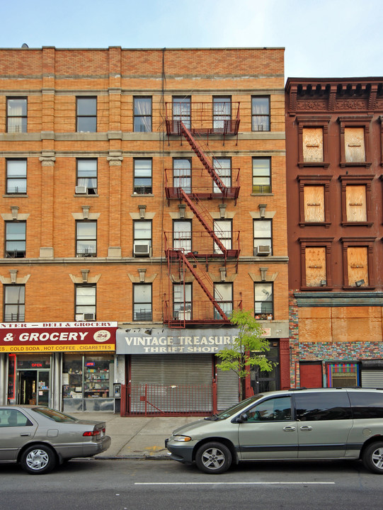 2142 Fifth Ave in New York, NY - Building Photo