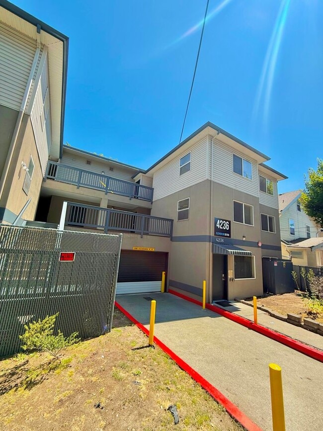 4236 7th Ave NE