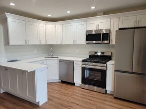 1209 Alexander Ave in Streamwood, IL - Building Photo - Building Photo