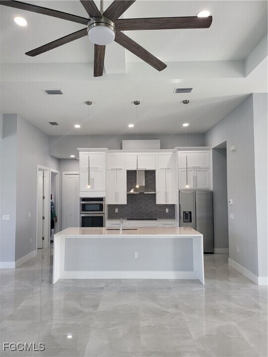 2719 SW 21st Ave in Cape Coral, FL - Building Photo