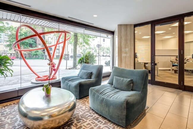 Asbury Plaza in Chicago, IL - Foto de edificio - Building Photo