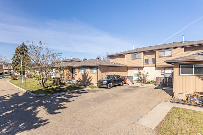 Knottwood Estates in Edmonton, AB - Building Photo - Primary Photo