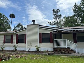 55624 Sam St in Astor, FL - Building Photo