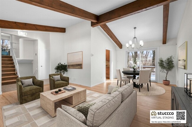 25 Woodhollow Ln in New Rochelle, NY - Building Photo - Building Photo