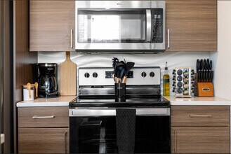 120 N Madison Ave in Dallas, TX - Foto de edificio - Building Photo